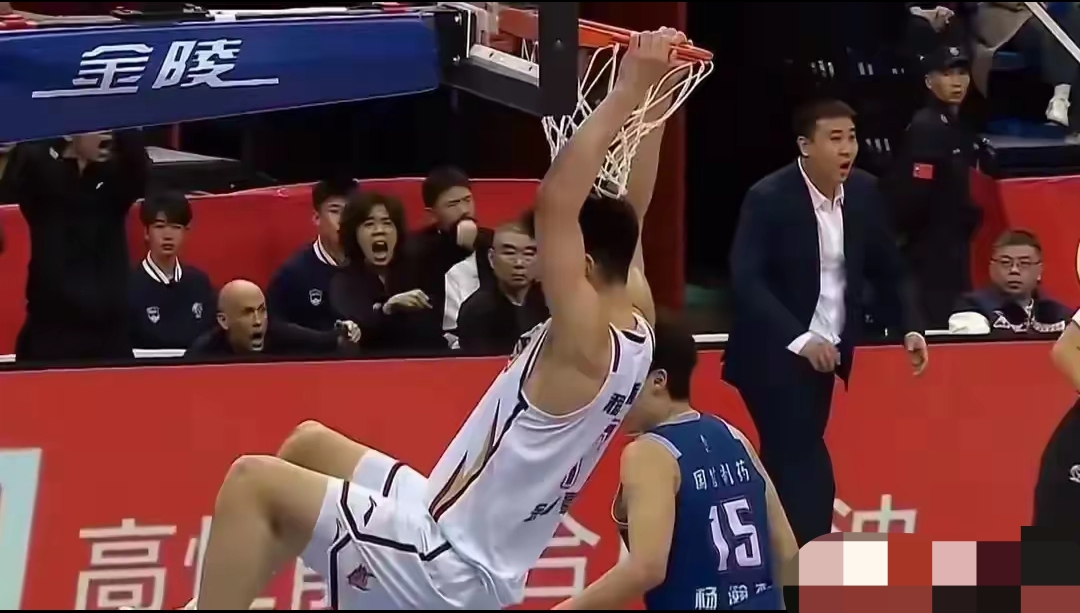 青岛男篮成功击败浙江男篮，连胜势头不减的简单介绍