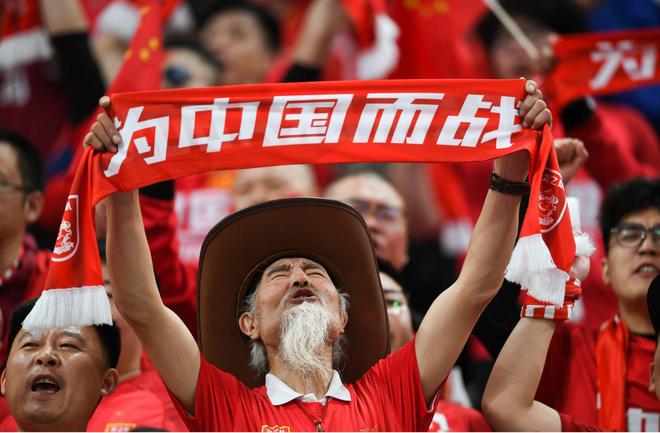 中国国家足球队在比赛中展现出色进攻火力 中国国家足球队在比赛中展现出色进攻火力