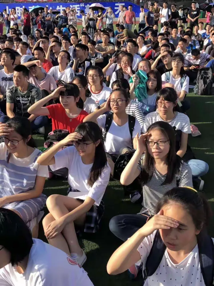 包含湖北队千锤百炼，勇往直前争夺胜利的词条