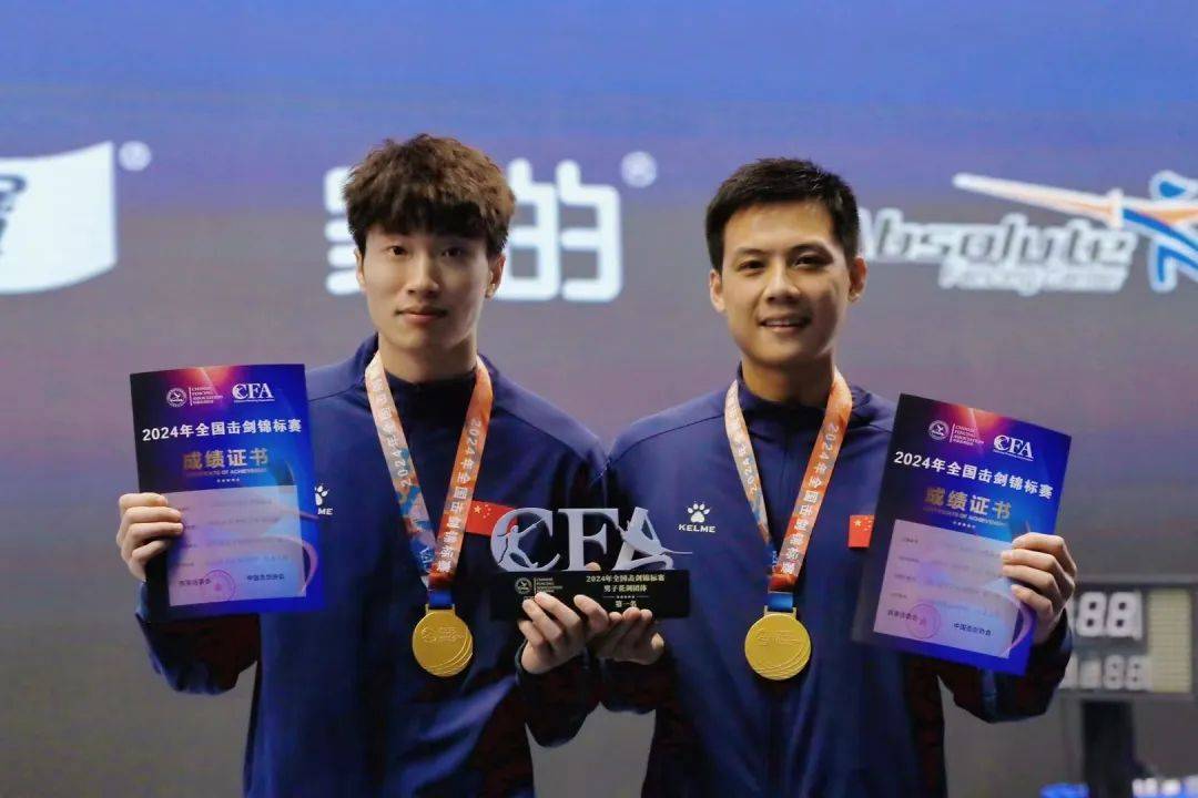 九游体育中国官网-中国击剑队实现全胜，庆祝晋级八强
